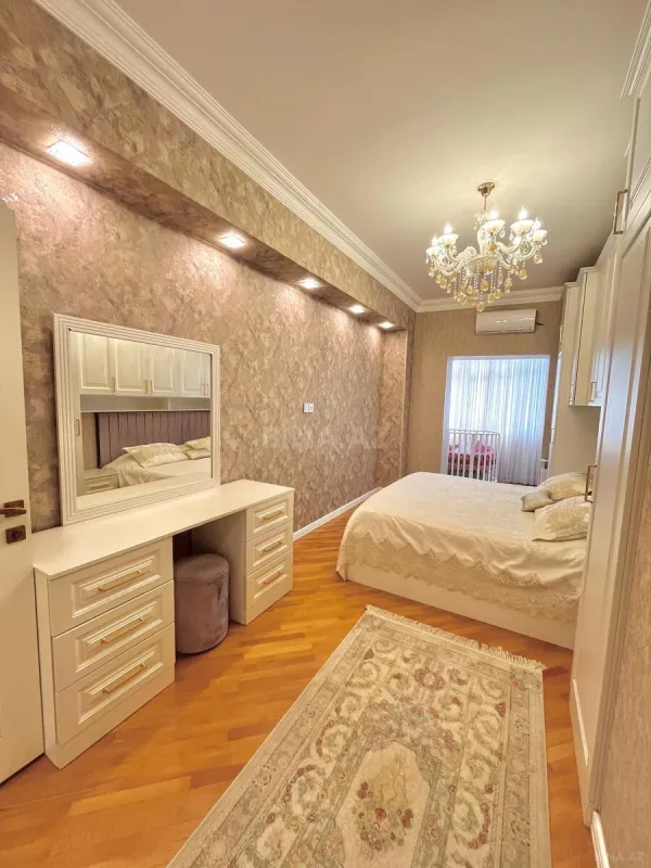 Satılır 2 otaqlı mənzil 90 m²