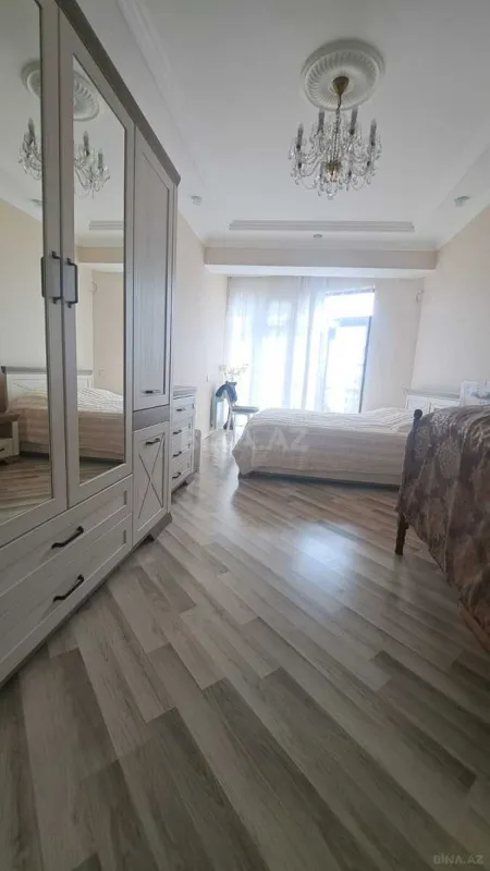 Satılır 3 otaqlı mənzil 133 m²