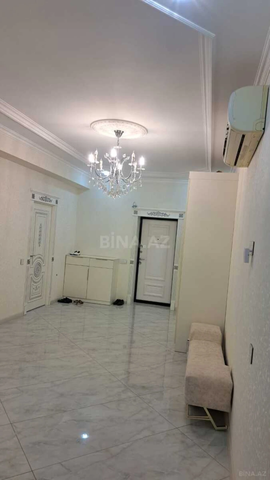 Satılır 3 otaqlı mənzil 133 m²