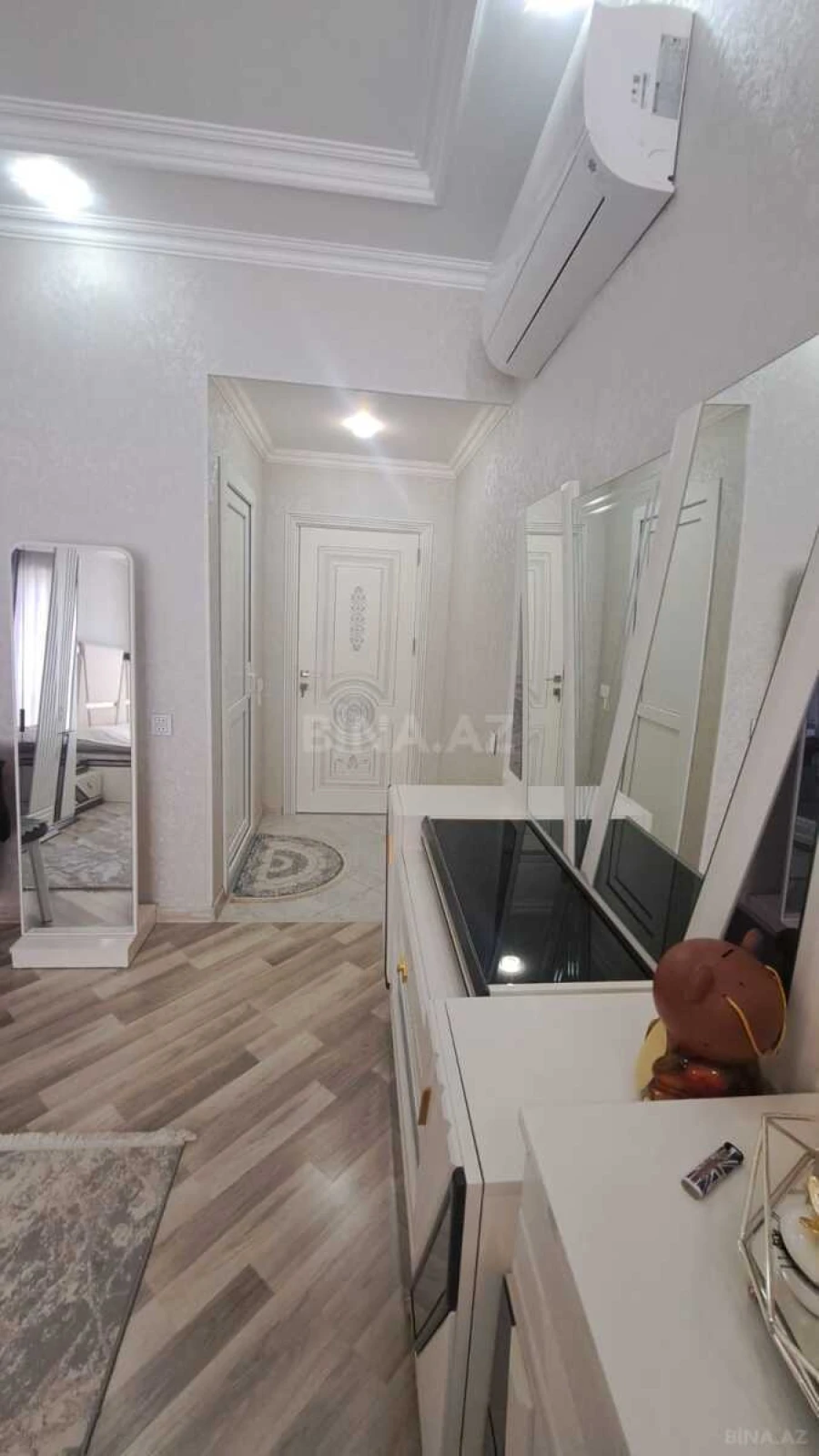 Satılır 3 otaqlı mənzil 133 m²