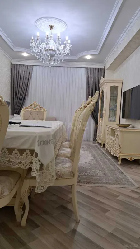 Satılır 3 otaqlı mənzil 133 m²