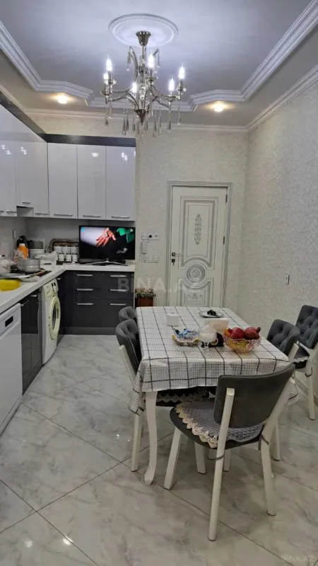 Satılır 3 otaqlı mənzil 133 m²