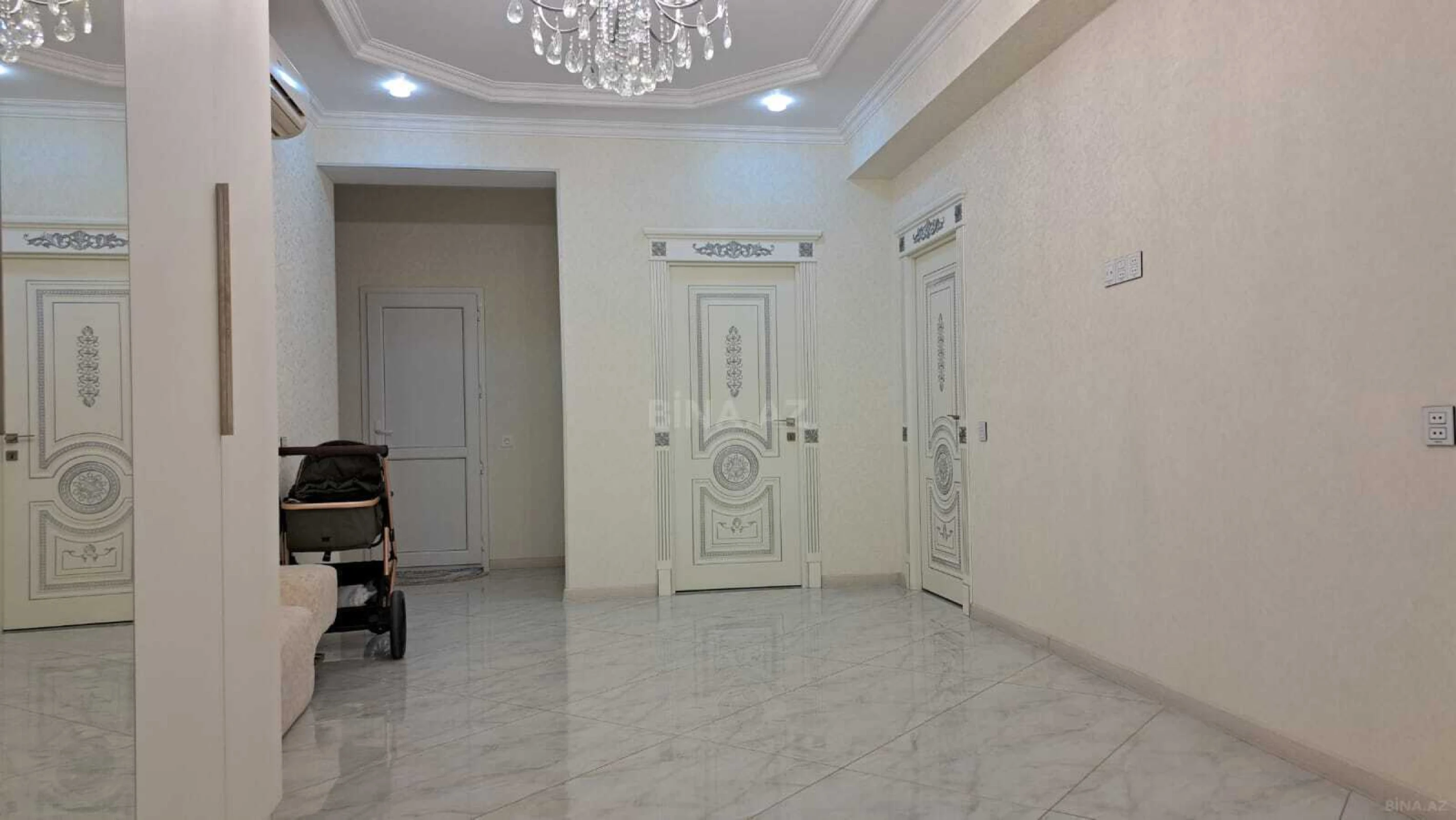 Satılır 3 otaqlı mənzil 133 m²