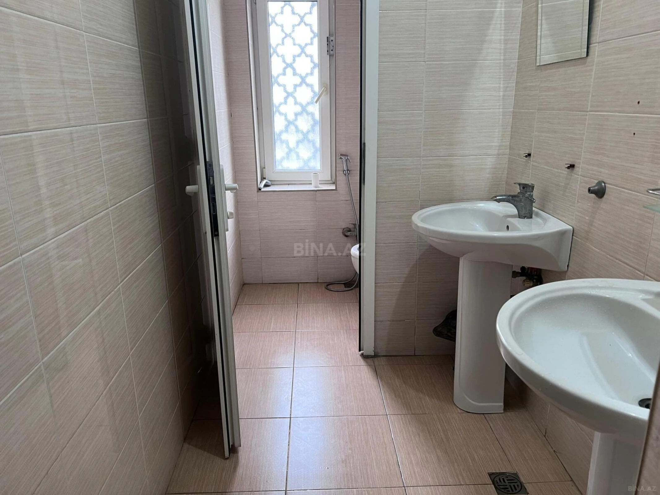 Kirayə verilir 10 otaqlı həyət evi 770 m²