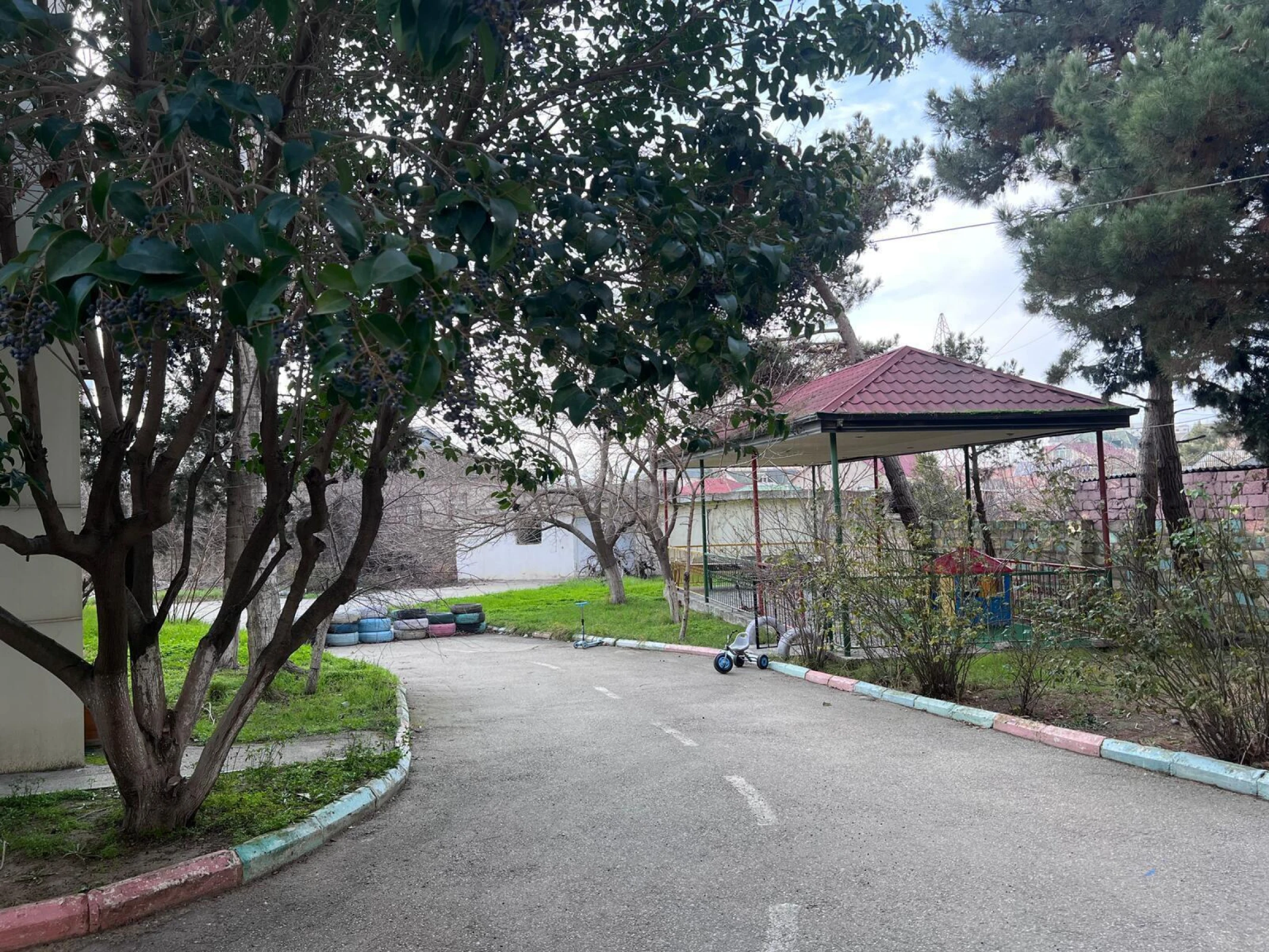 Kirayə verilir 10 otaqlı həyət evi 770 m²