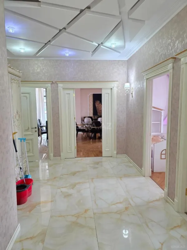 Kirayə verilir 3 otaqlı mənzil 144 m²