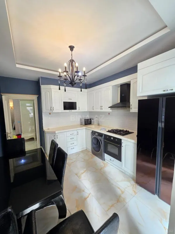 Kirayə verilir 3 otaqlı mənzil 144 m²