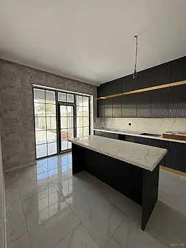Satılır 3 otaqlı həyət evi 250 m²