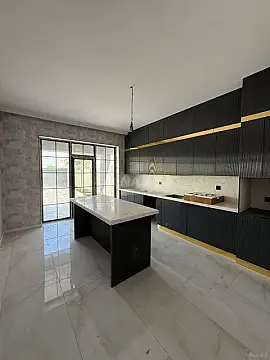 Satılır 3 otaqlı həyət evi 250 m²