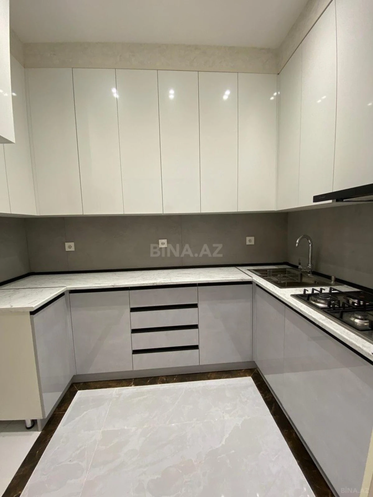 Satılır 2 otaqlı mənzil 63 m²