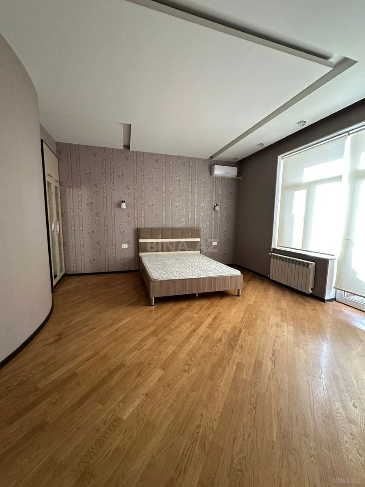 Kirayə verilir 4 otaqlı mənzil 150 m²