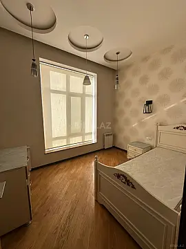 Kirayə verilir 4 otaqlı mənzil 150 m²