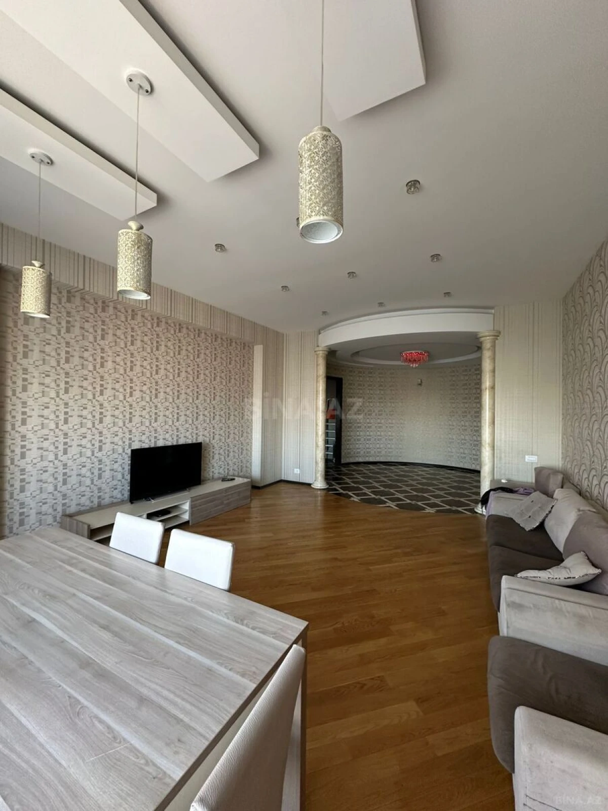 Kirayə verilir 4 otaqlı mənzil 150 m²