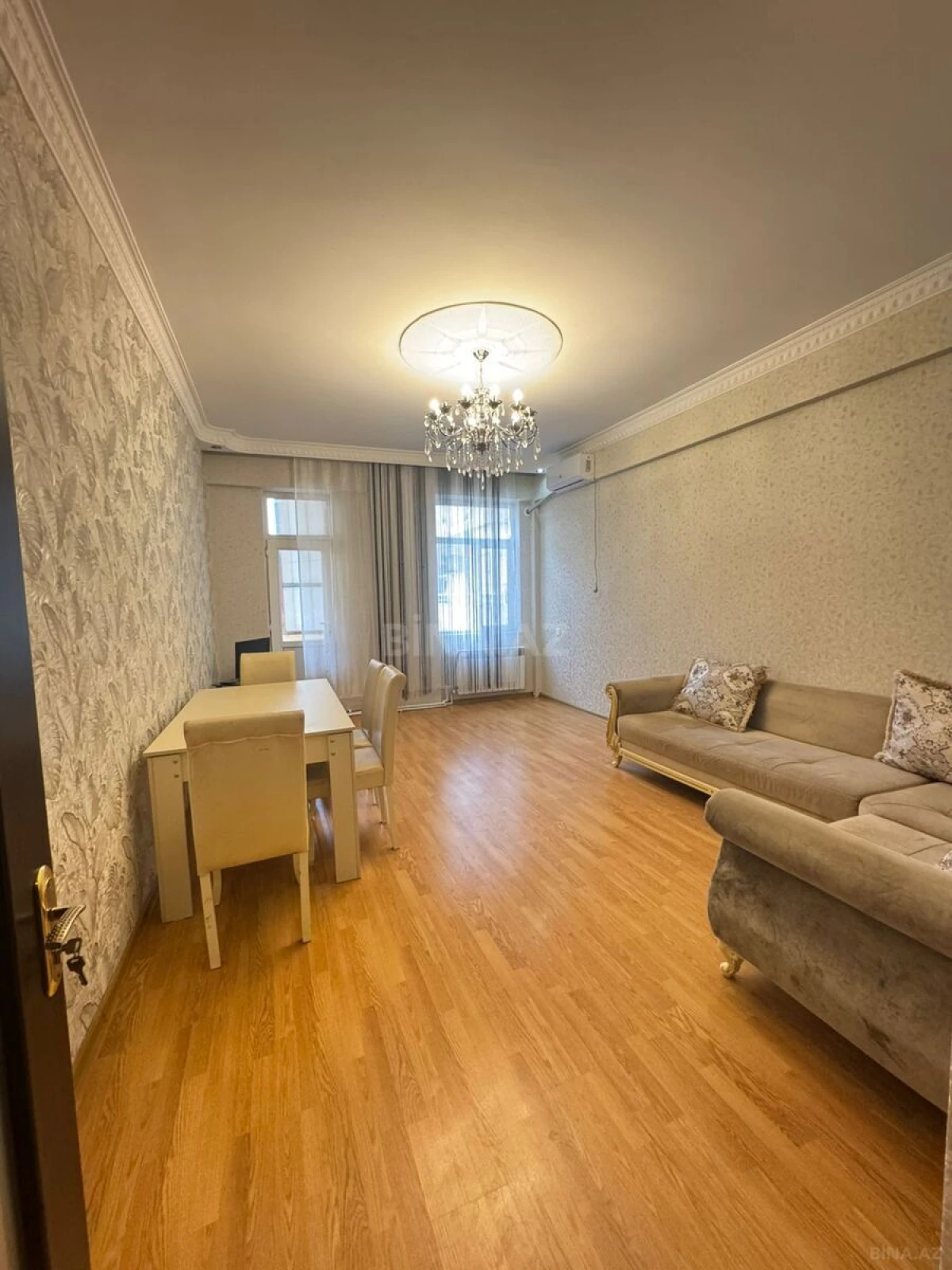 Satılır 2 otaqlı mənzil 70 m²
