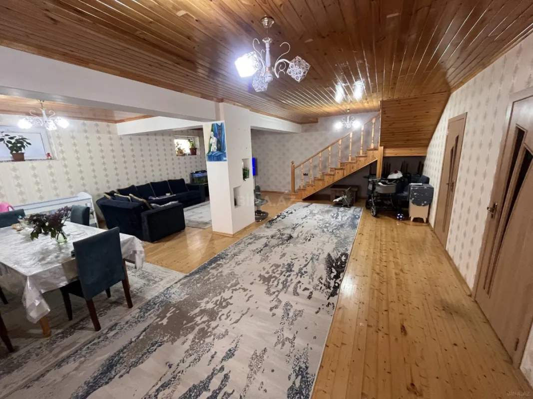 Satılır 6 otaqlı həyət evi 230 m²