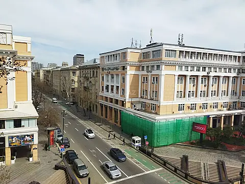 Kirayə verilir 3 otaqlı mənzil 80 m² — Bakı, Sahil qəs. 3 otaq 80.00 m²