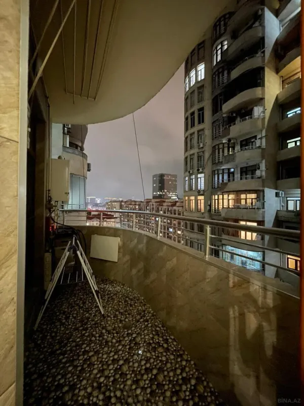 Satılır 3 otaqlı mənzil 164 m²