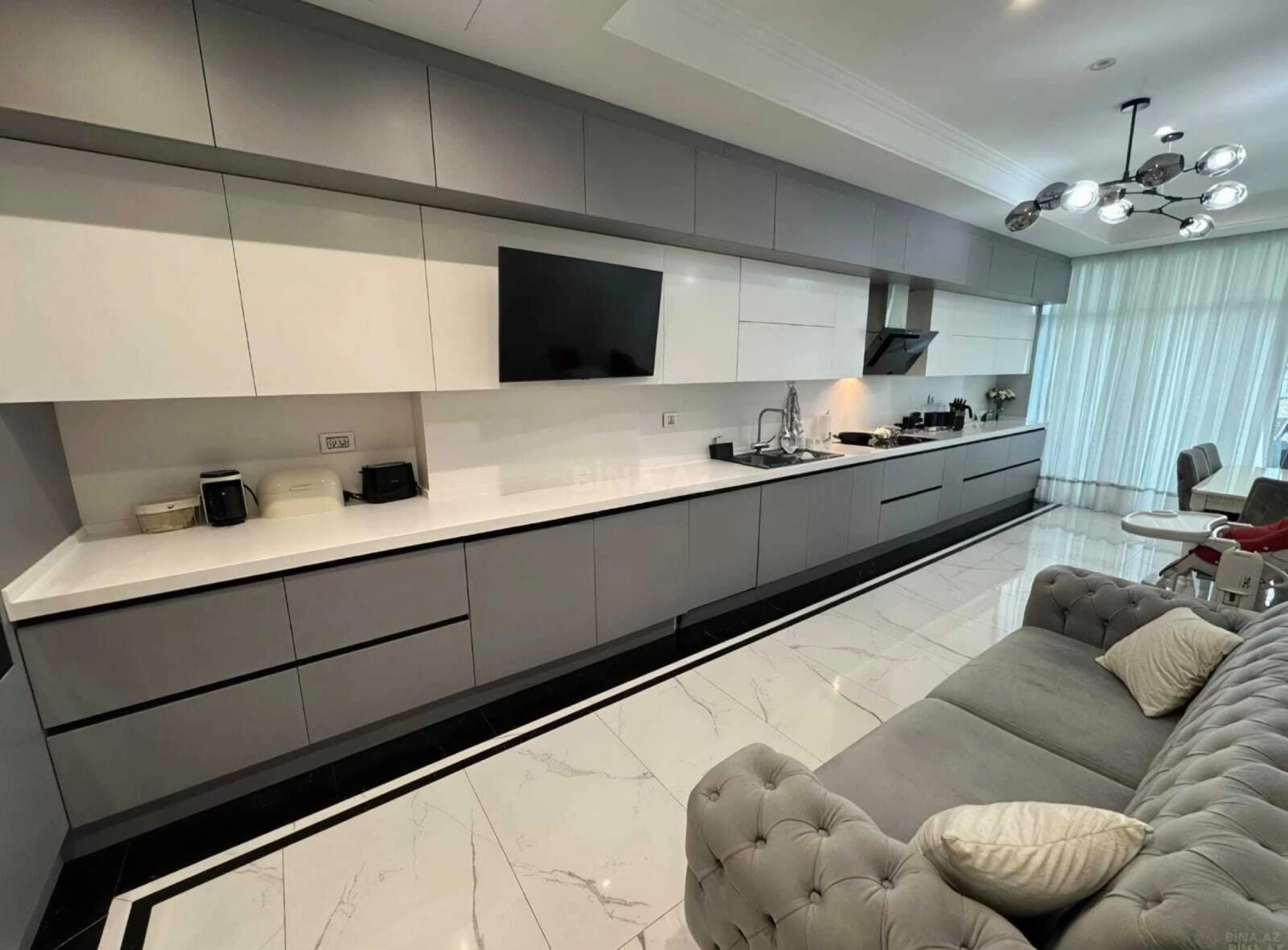 Satılır 5 otaqlı mənzil 297 m²