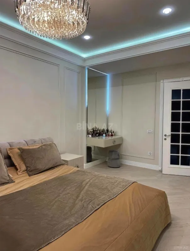 Satılır 5 otaqlı mənzil 297 m²