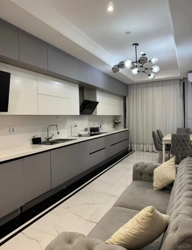 Satılır 5 otaqlı mənzil 297 m²