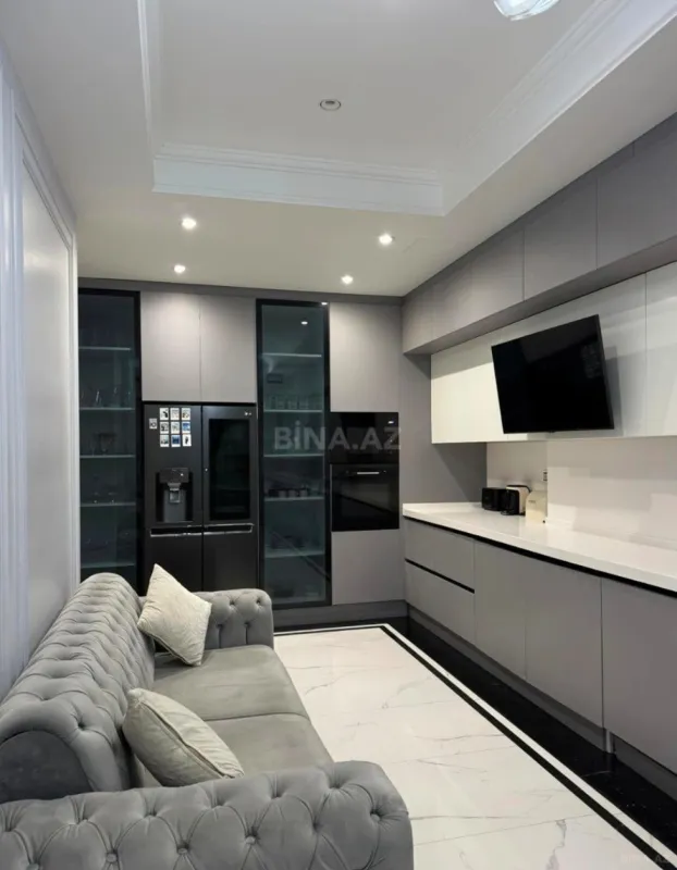 Satılır 5 otaqlı mənzil 297 m²