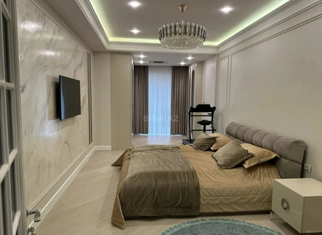 Satılır 5 otaqlı mənzil 297 m²