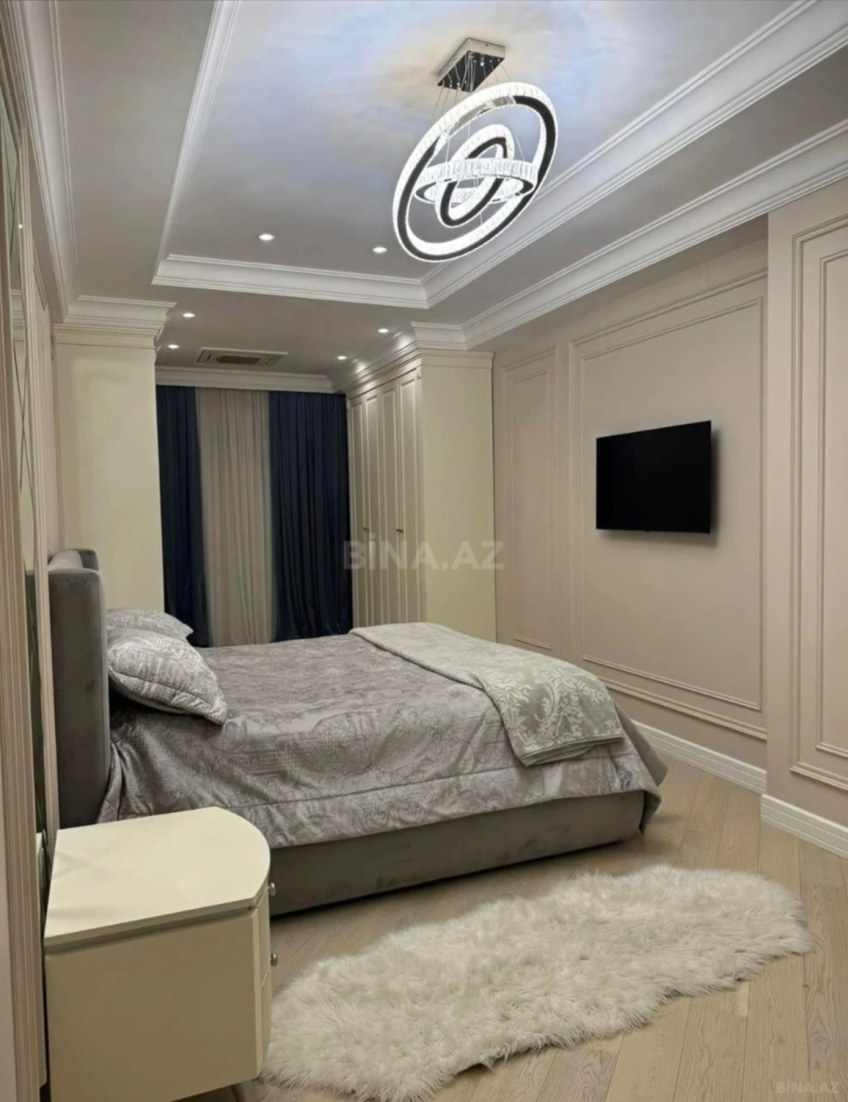 Satılır 5 otaqlı mənzil 297 m²