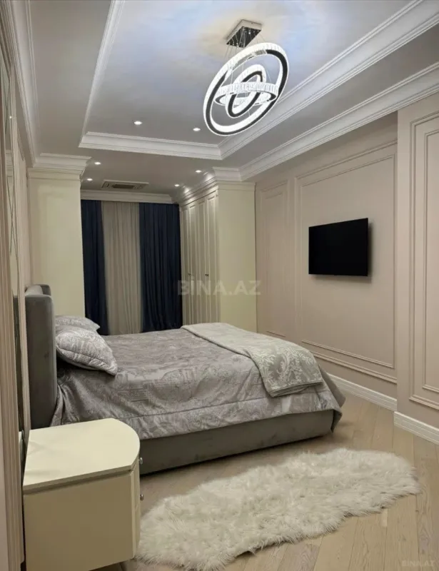 Satılır 5 otaqlı mənzil 297 m²