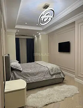 Satılır 5 otaqlı mənzil 297 m²