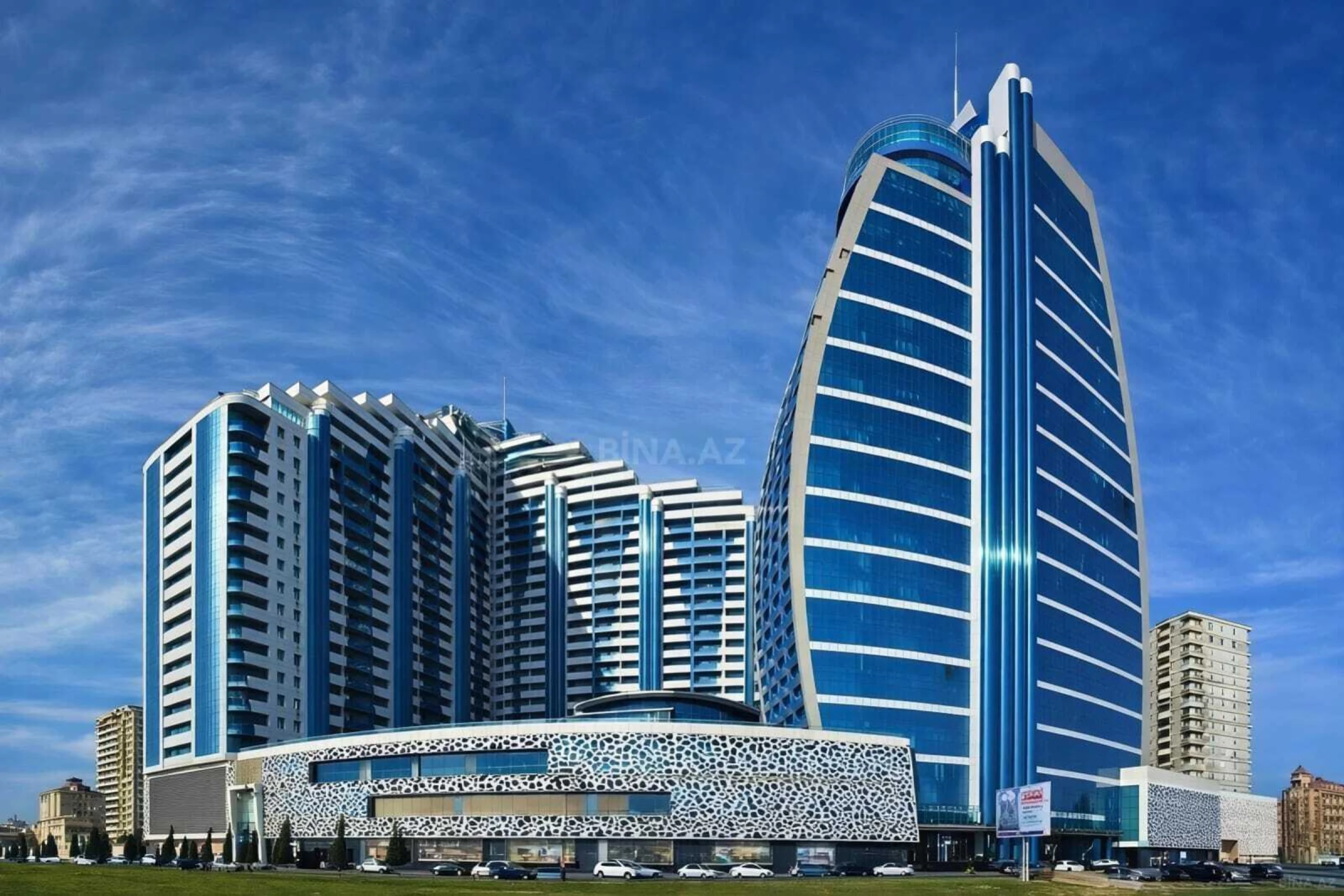 Satılır 5 otaqlı mənzil 297 m²