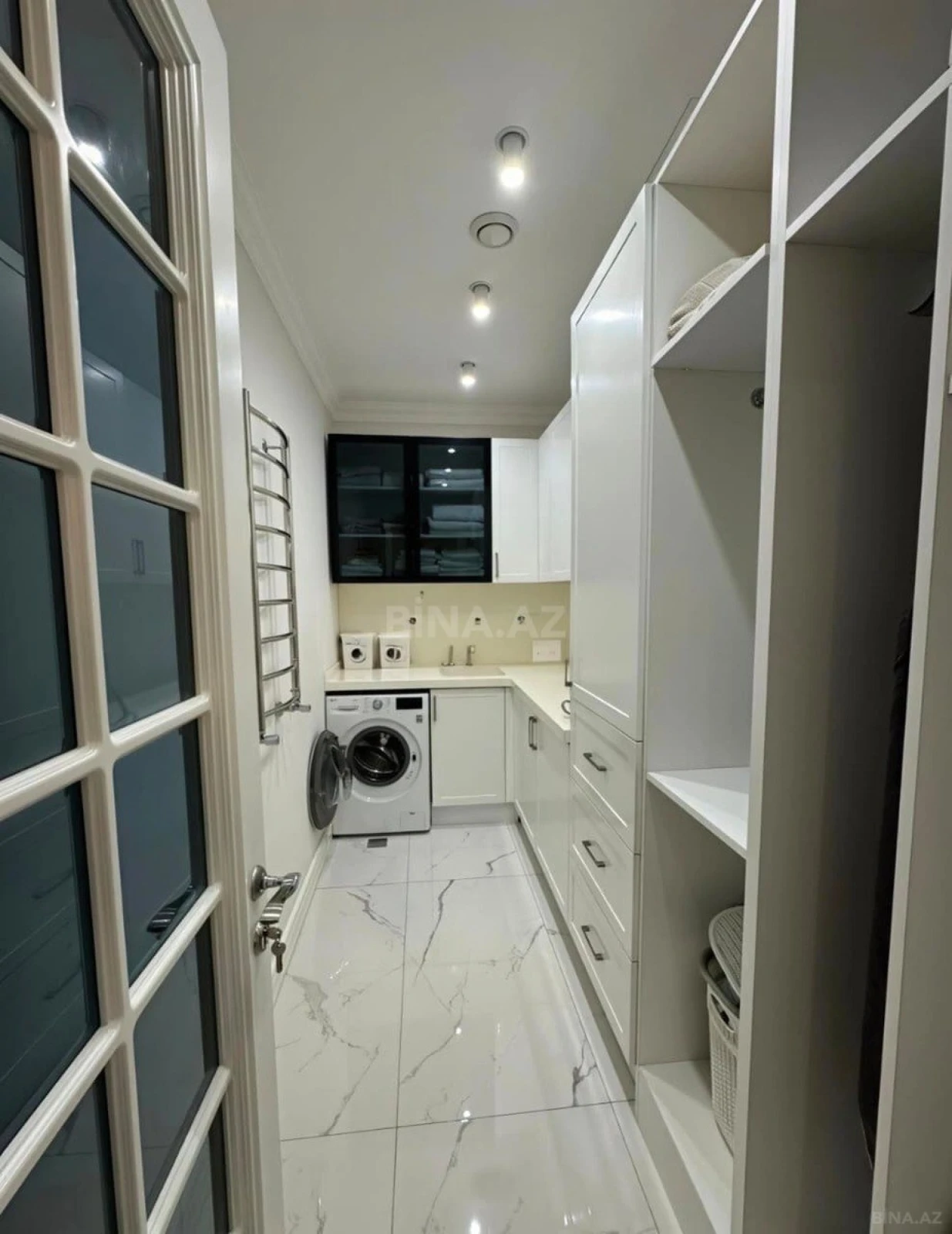 Satılır 5 otaqlı mənzil 297 m²