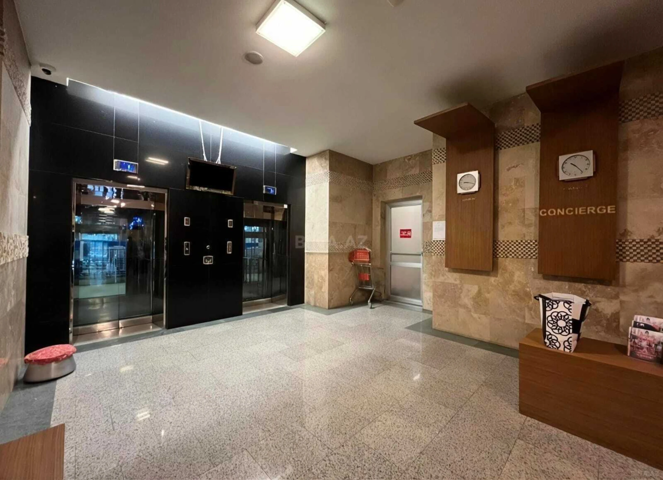 Satılır 5 otaqlı mənzil 297 m²
