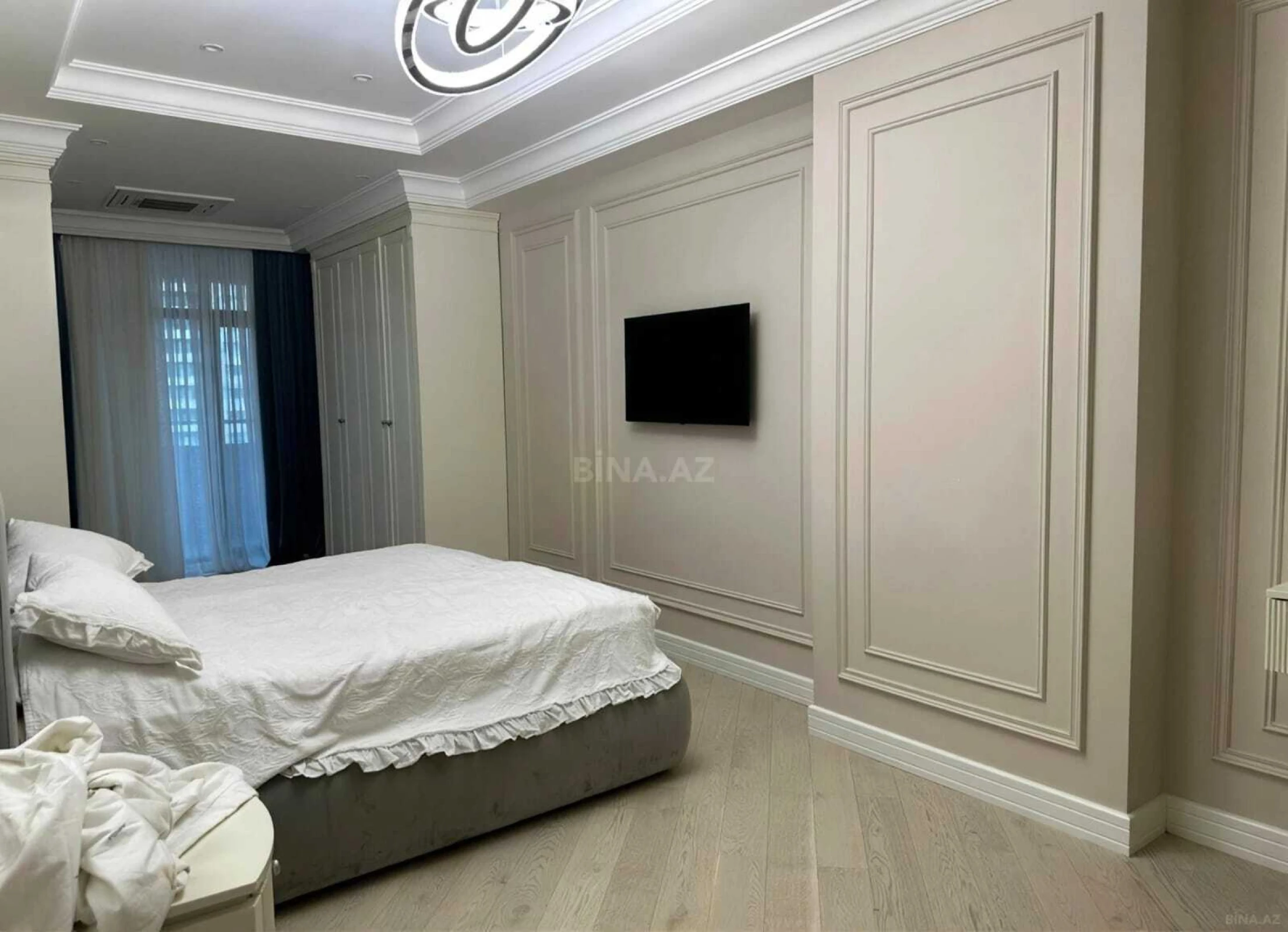 Satılır 5 otaqlı mənzil 297 m²