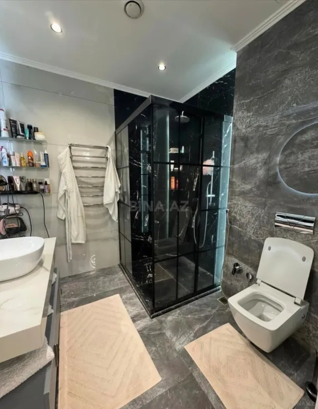 Satılır 5 otaqlı mənzil 297 m²