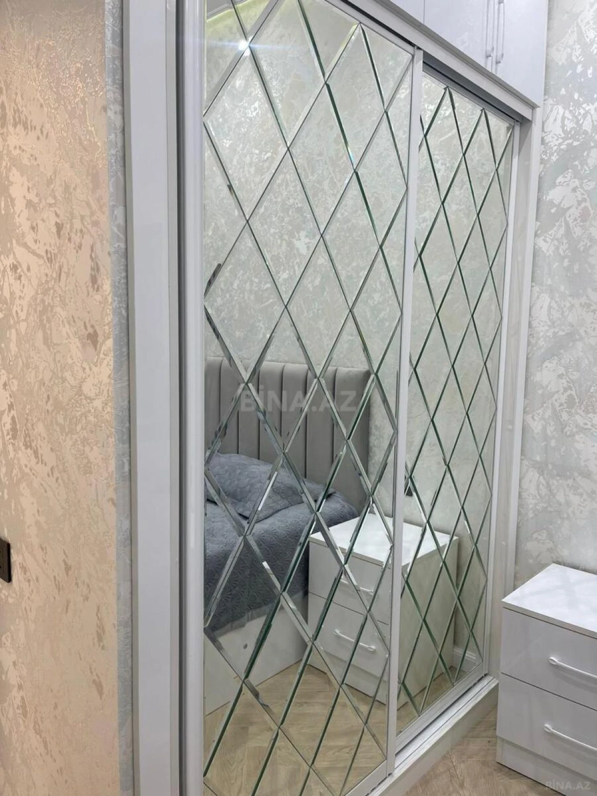 Kirayə verilir 2 otaqlı mənzil 70 m²