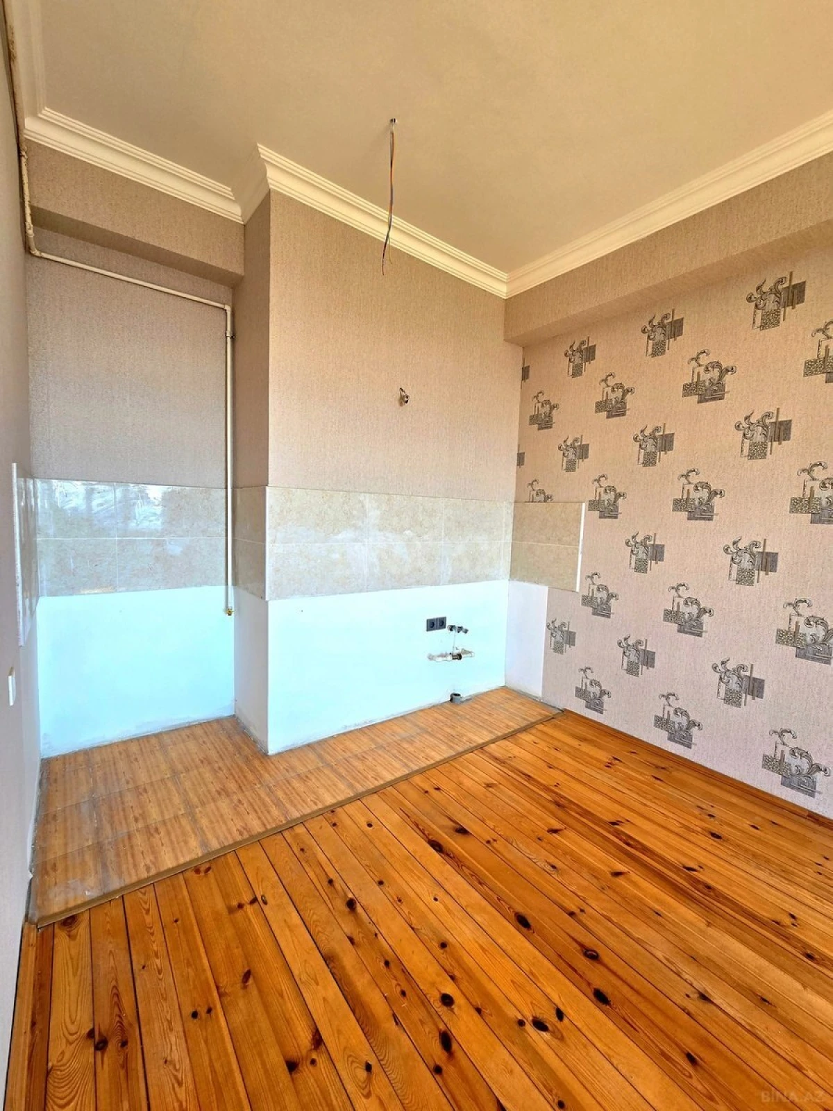 Satılır 2 otaqlı mənzil 75 m²