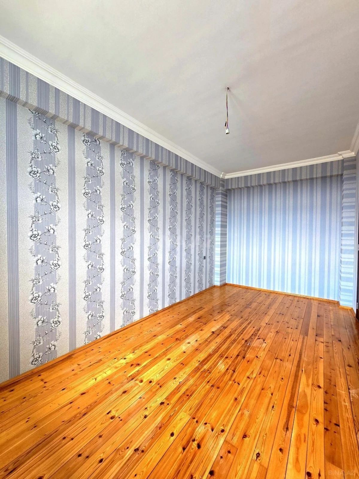 Satılır 2 otaqlı mənzil 75 m²