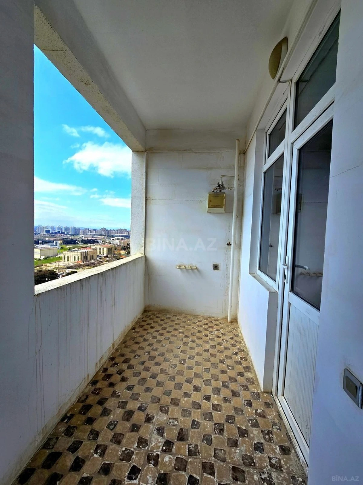 Satılır 2 otaqlı mənzil 75 m²