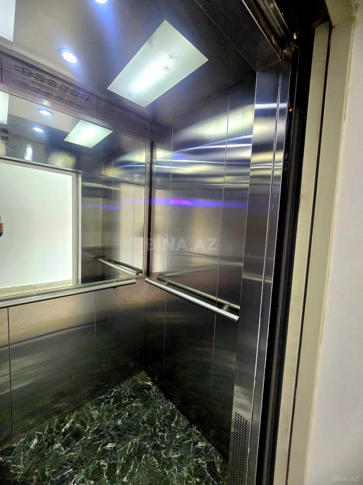 Satılır 2 otaqlı mənzil 75 m²