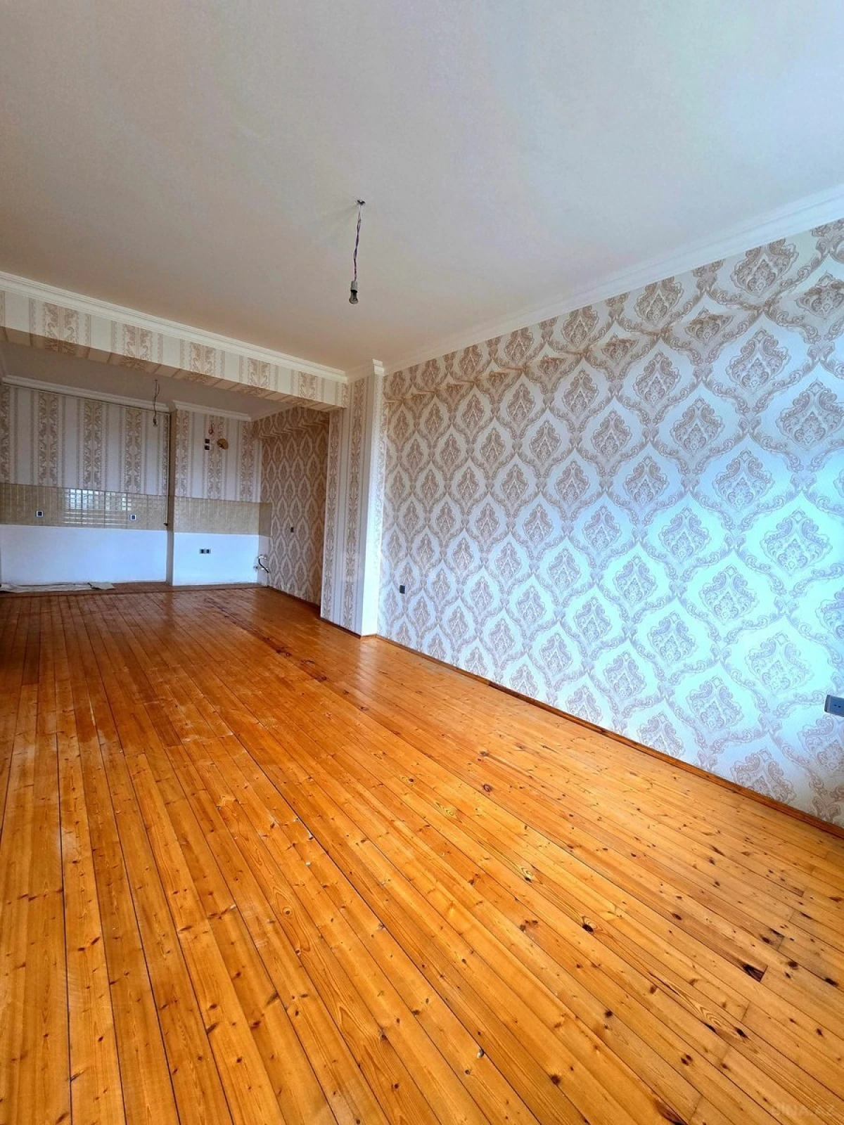 Satılır 2 otaqlı mənzil 75 m²