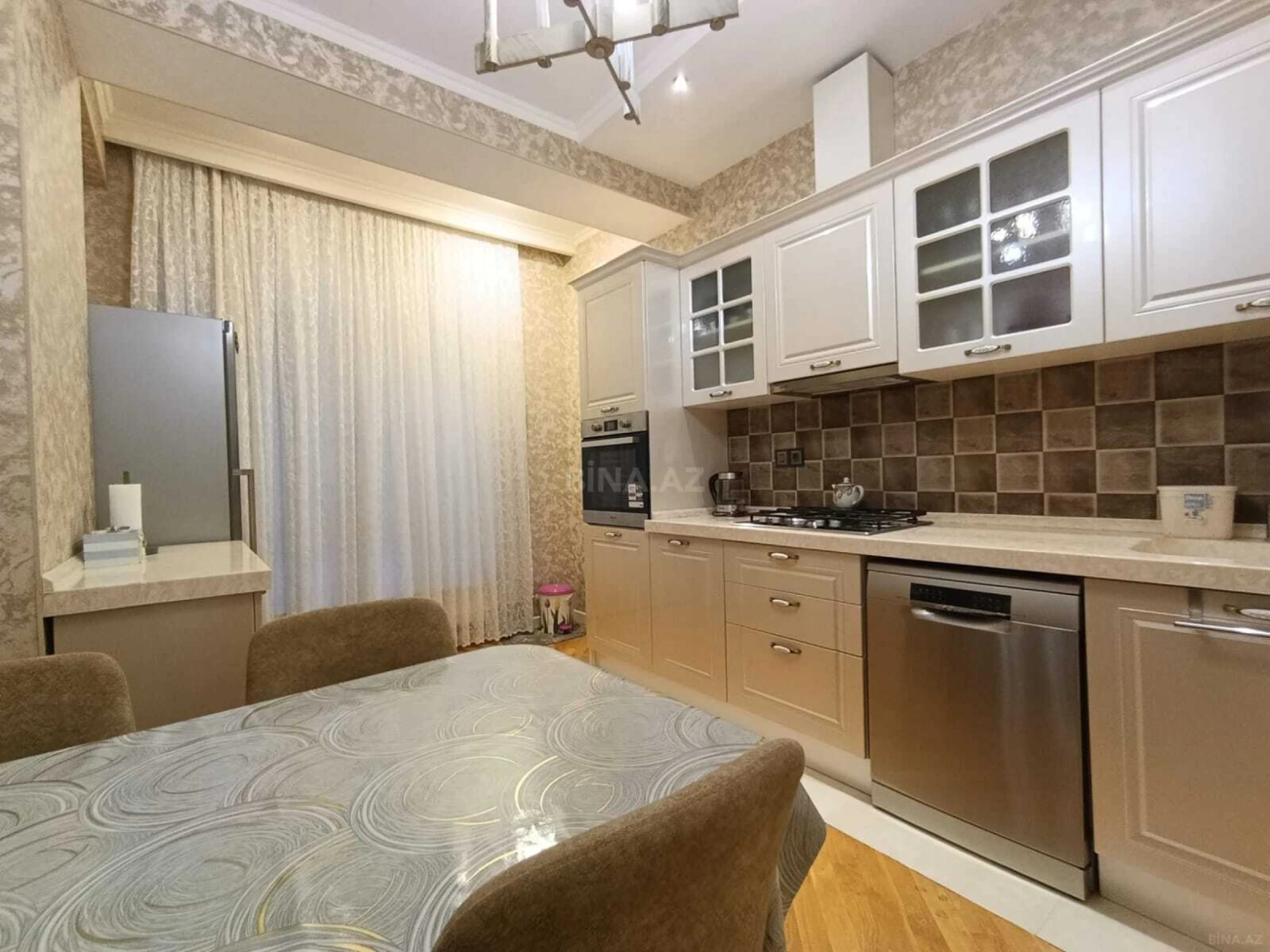 Satılır 3 otaqlı mənzil 127.4 m²
