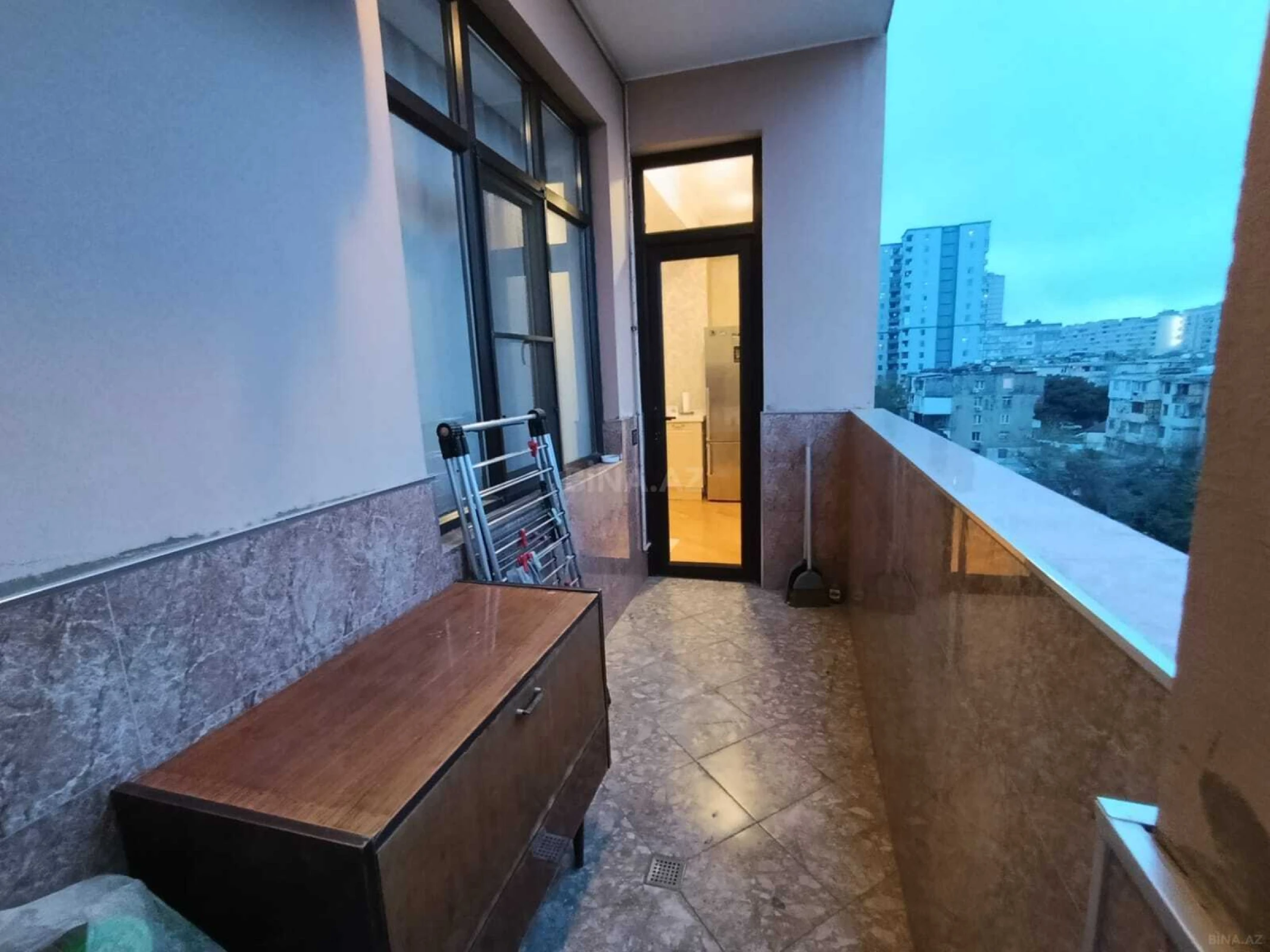 Satılır 3 otaqlı mənzil 127.4 m²
