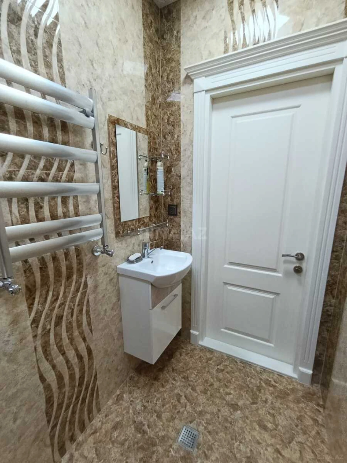 Satılır 3 otaqlı mənzil 127.4 m²