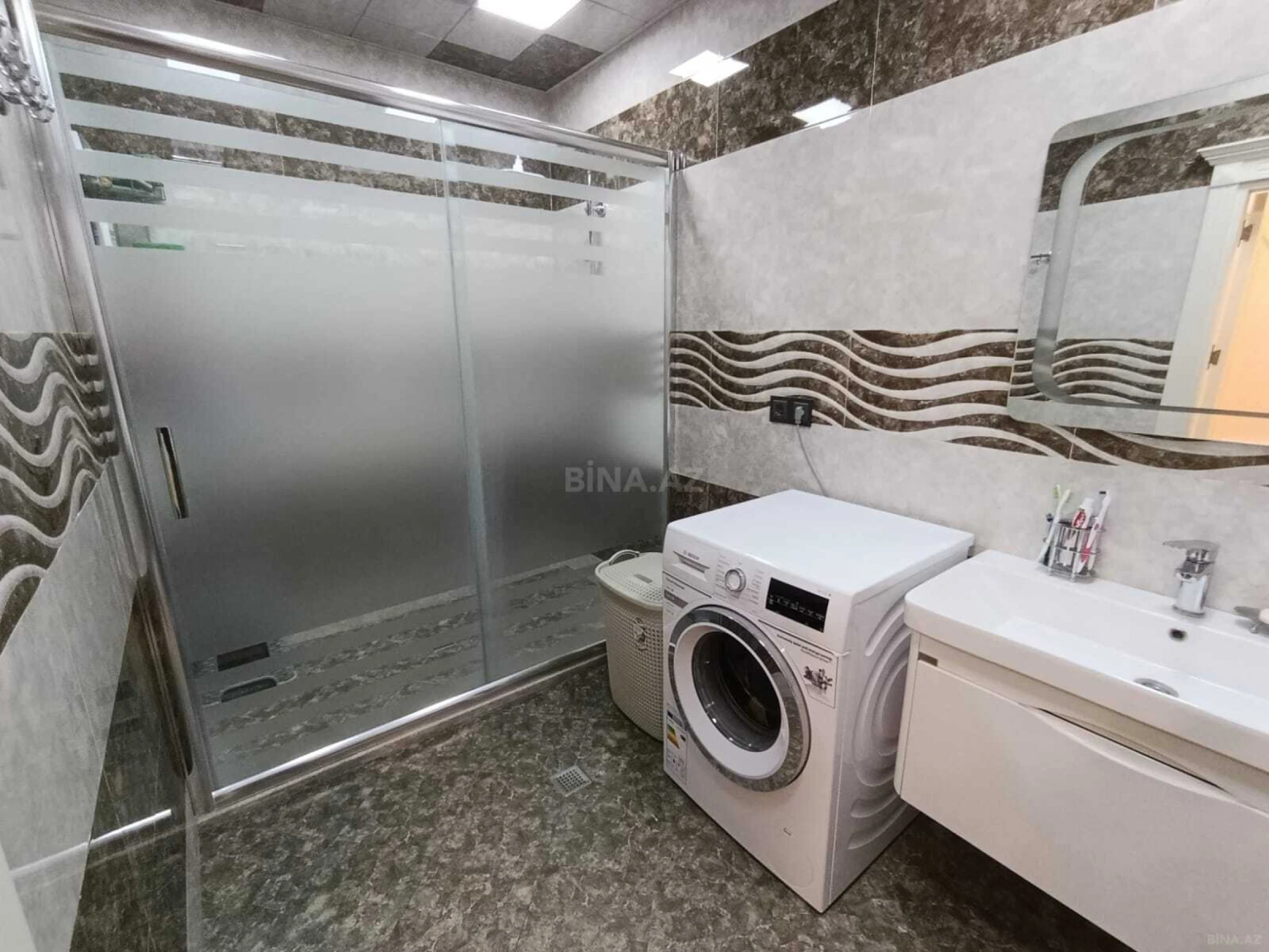 Satılır 3 otaqlı mənzil 127.4 m²
