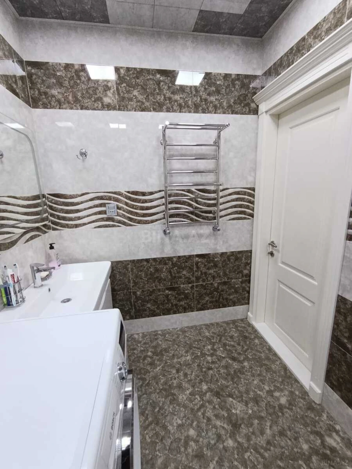 Satılır 3 otaqlı mənzil 127.4 m²