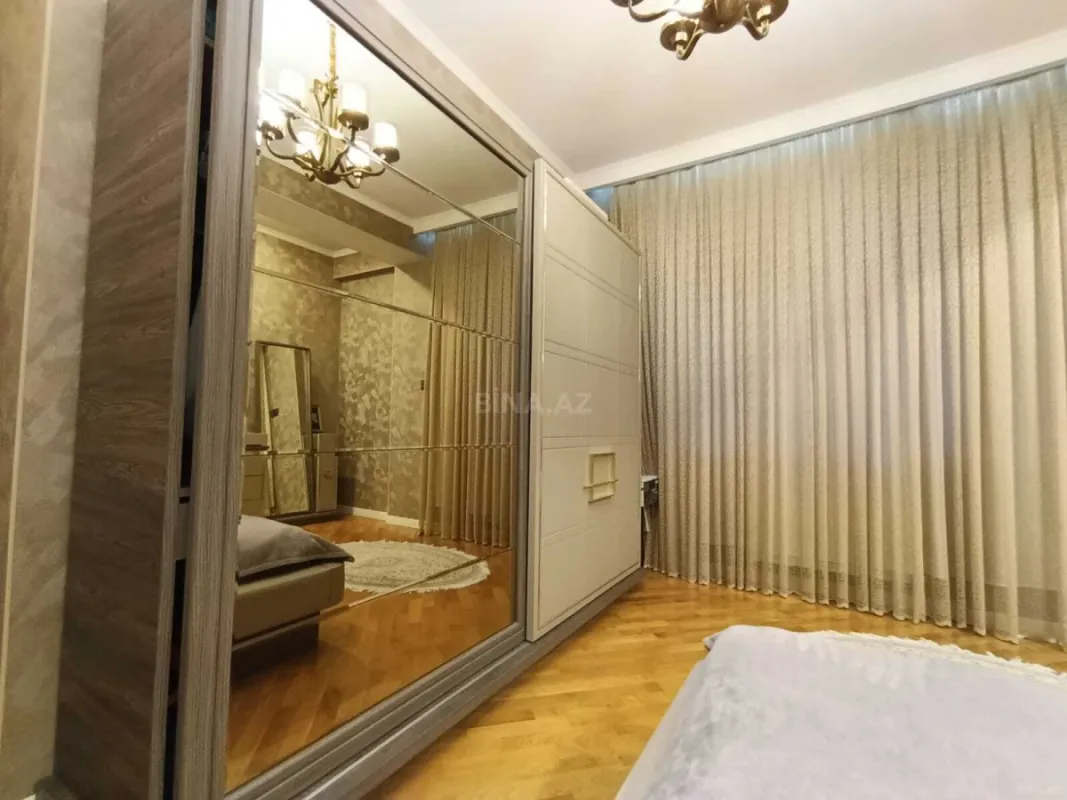 Satılır 3 otaqlı mənzil 127.4 m²