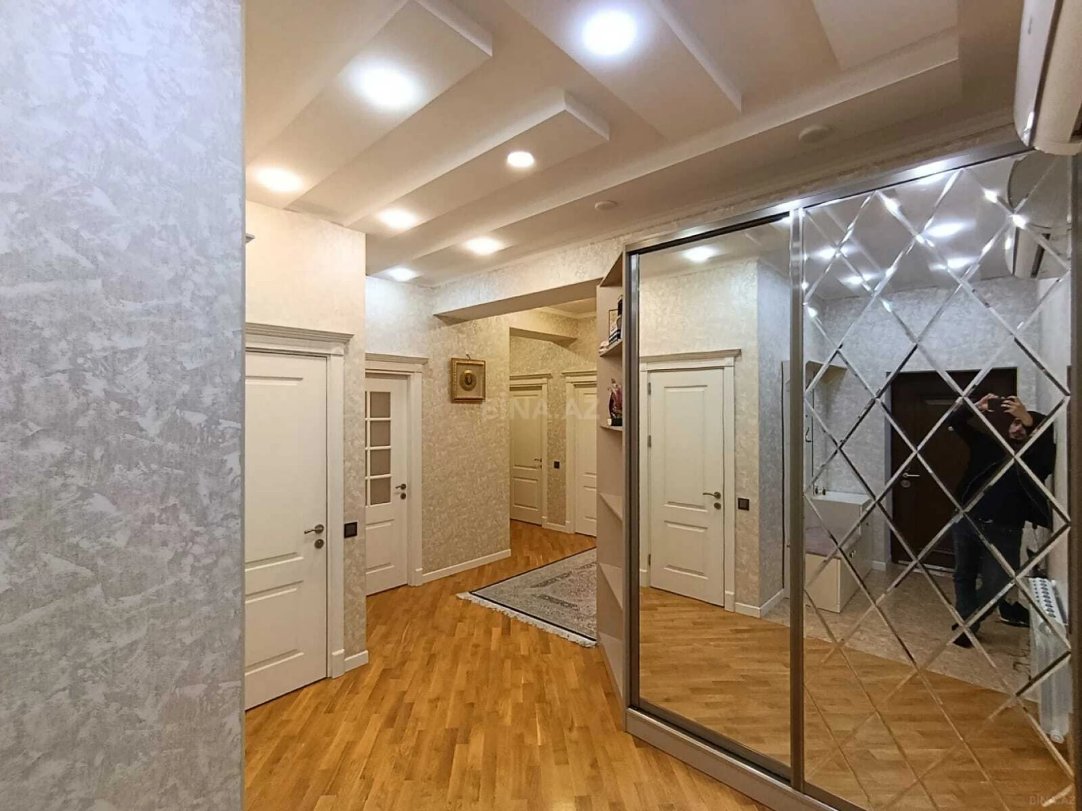 Satılır 3 otaqlı mənzil 127.4 m²