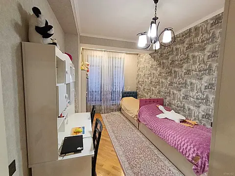 Satılır 3 otaqlı mənzil 127.4 m²