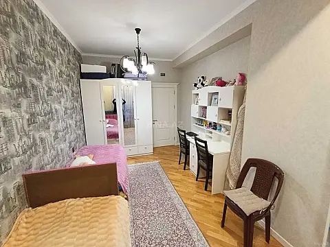 Satılır 3 otaqlı mənzil 127.4 m²