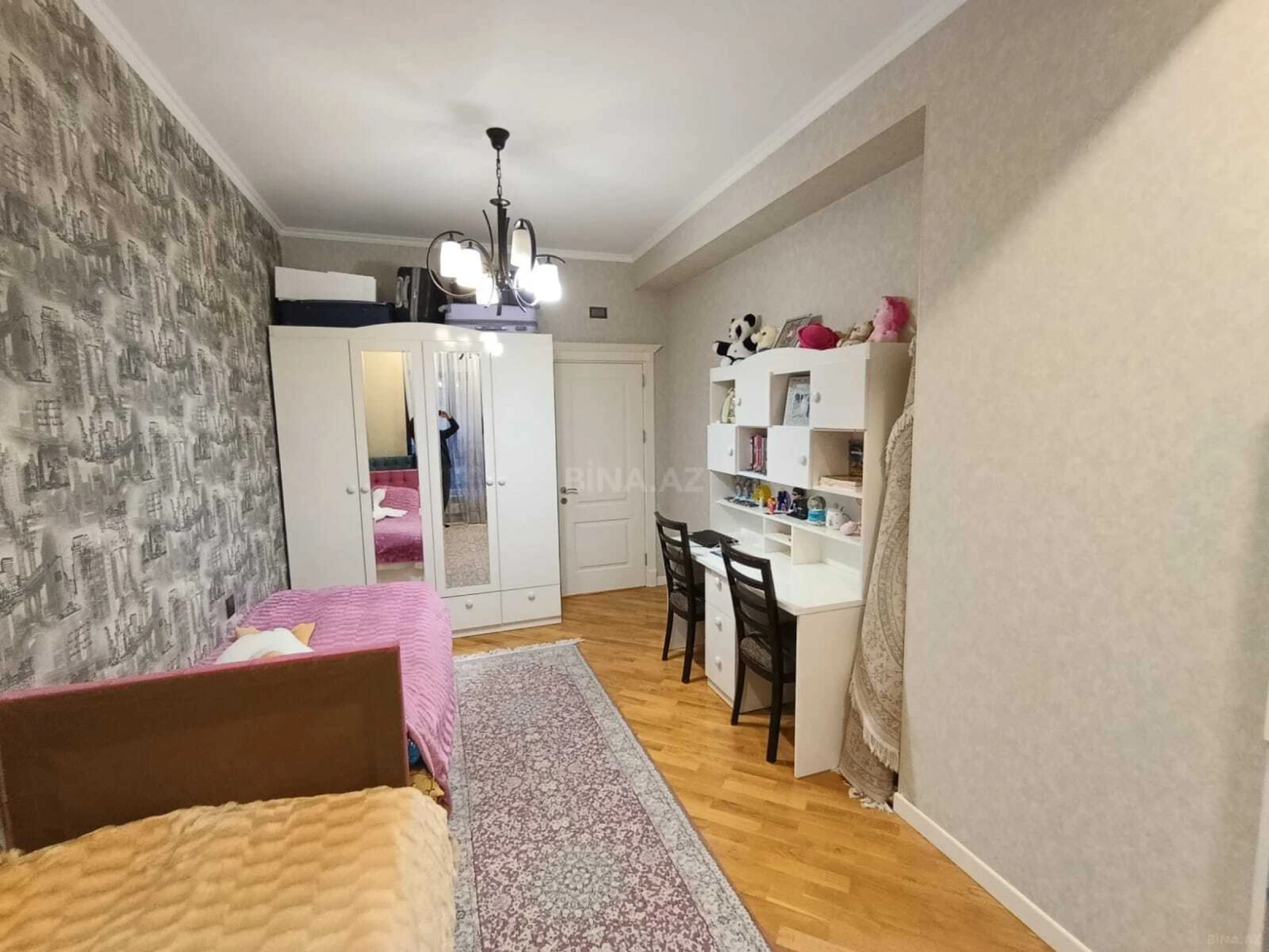 Satılır 3 otaqlı mənzil 127.4 m²